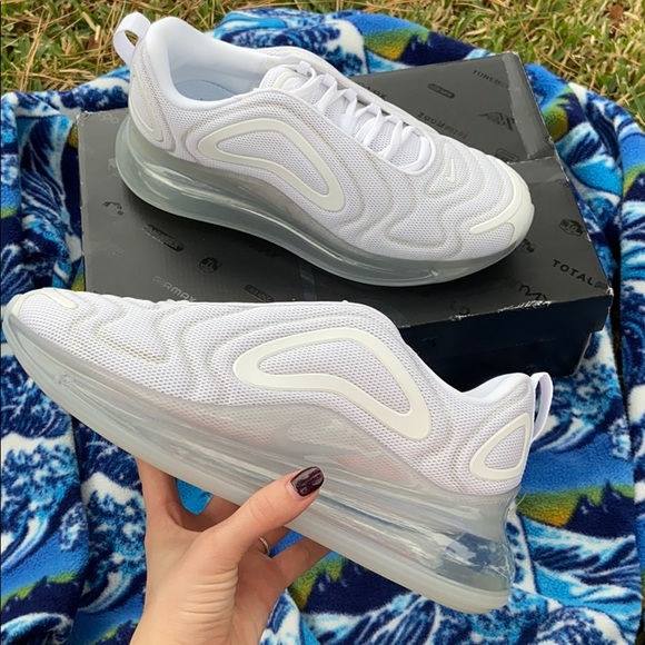 ✨FINAL SALE✨ NIB Nike Air Max 720 white womens 9 ✨FINAL SALE✨ NIB Nike Air Max 720 white womens 9